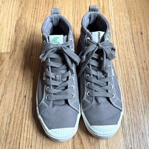 Cariuma Hightops Women’s 9